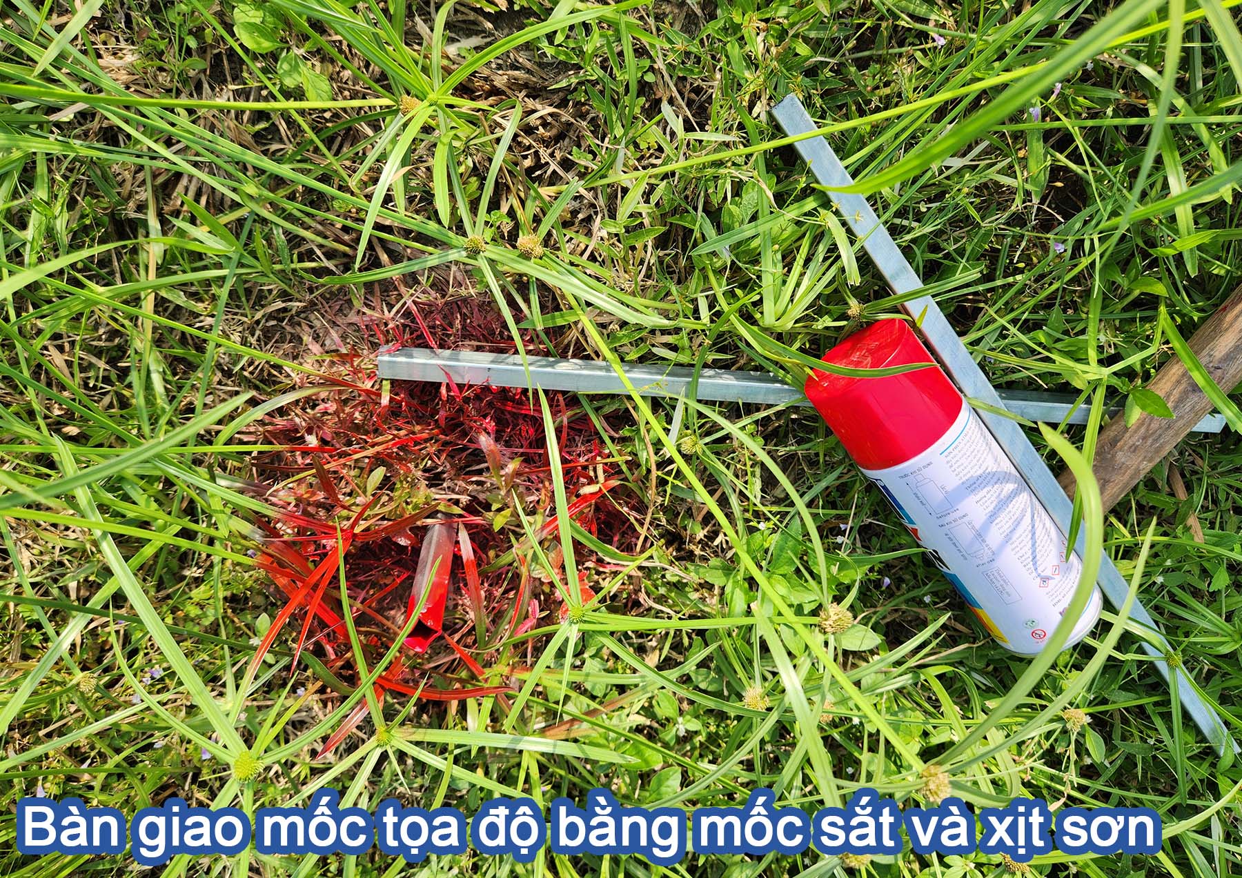 B&agrave;n giao mốc tọa độ bằng mốc sắt v&agrave; xịt sơn.jpg (626 KB)