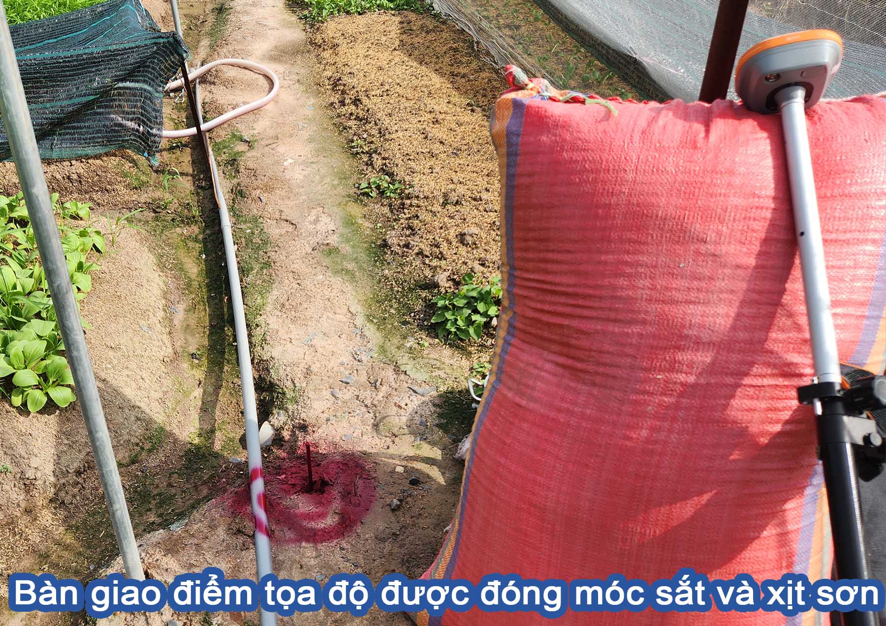 B&agrave;n giao điểm tọa độ được đ&oacute;ng m&oacute;c sắt v&agrave; xịt sơn.jpg (446 KB)